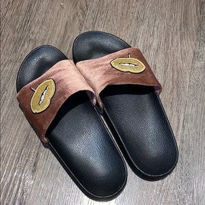 Steven Madden slides